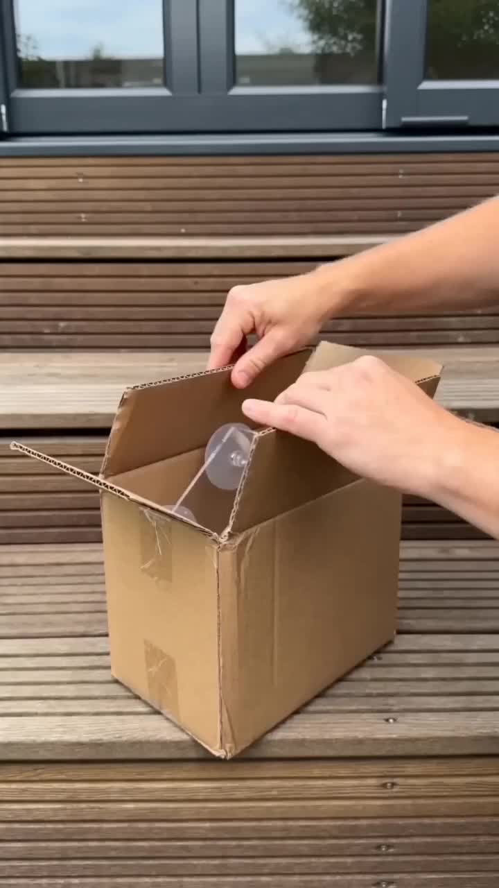 @LuckyPaws