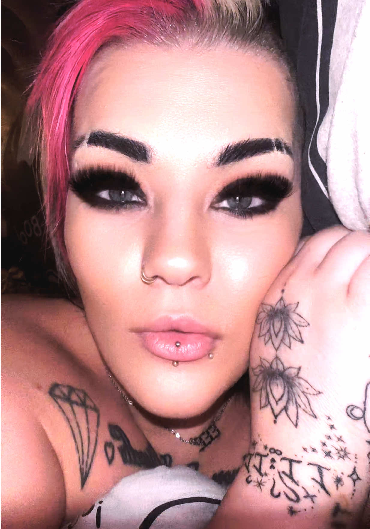 @ThiccThighs&PrettyEyes