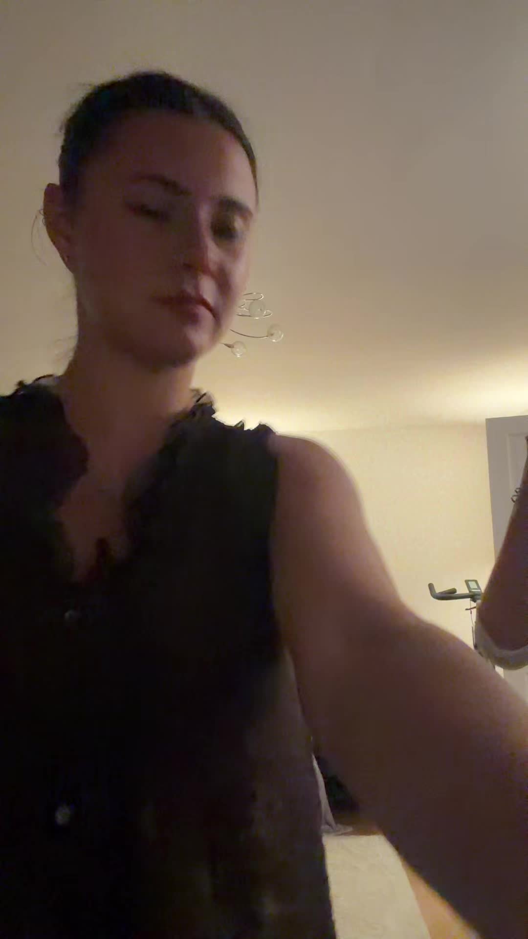 @izzyclaire