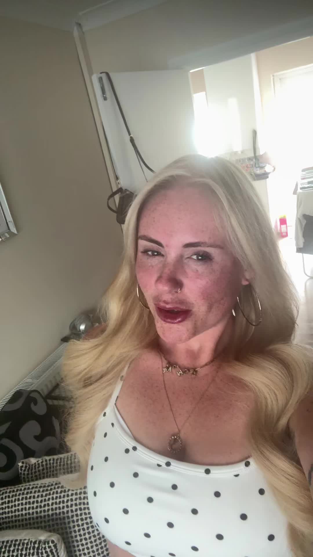 @Trueblondie