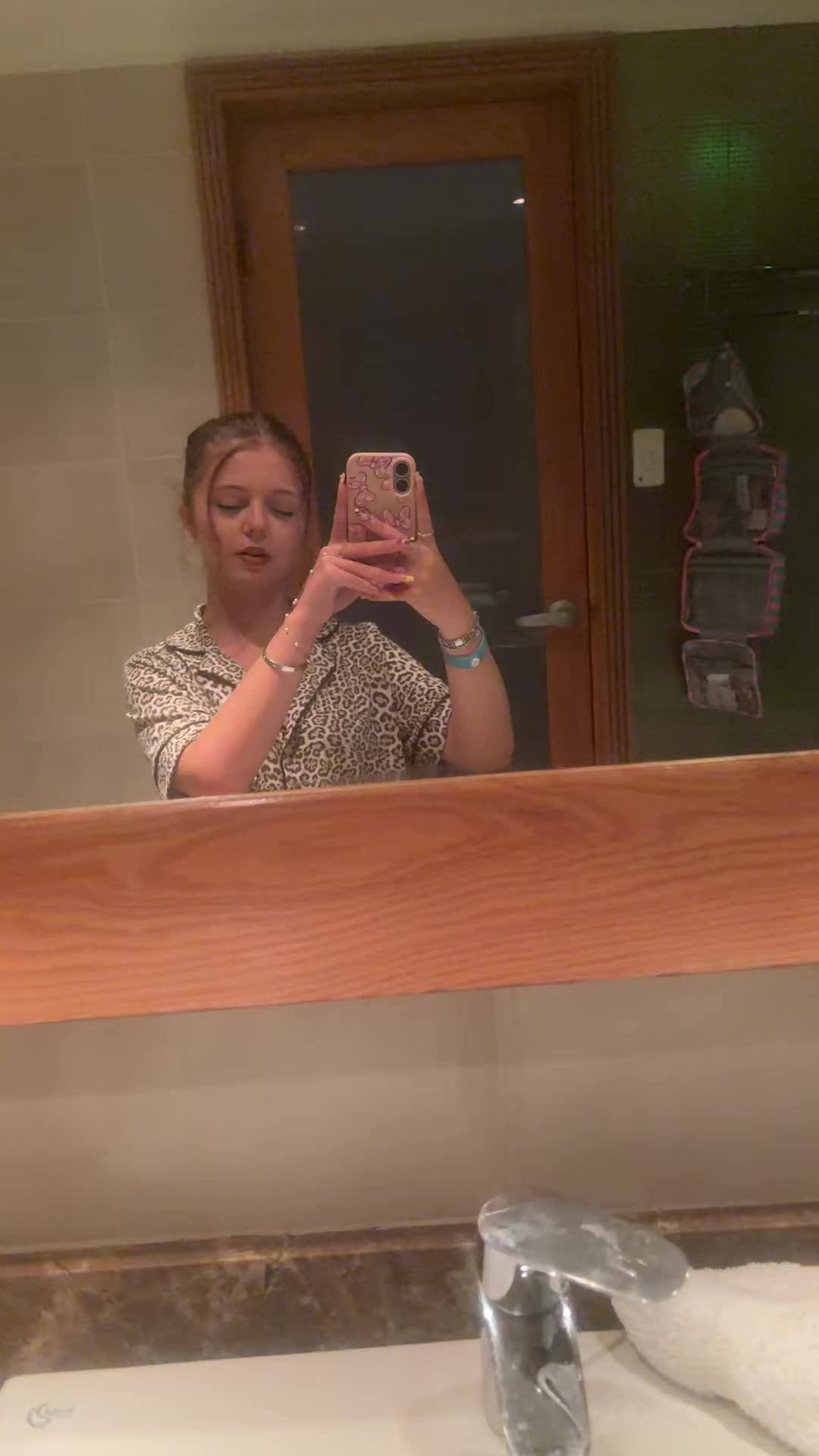 @(⊃。•́‿•̀。)⊃