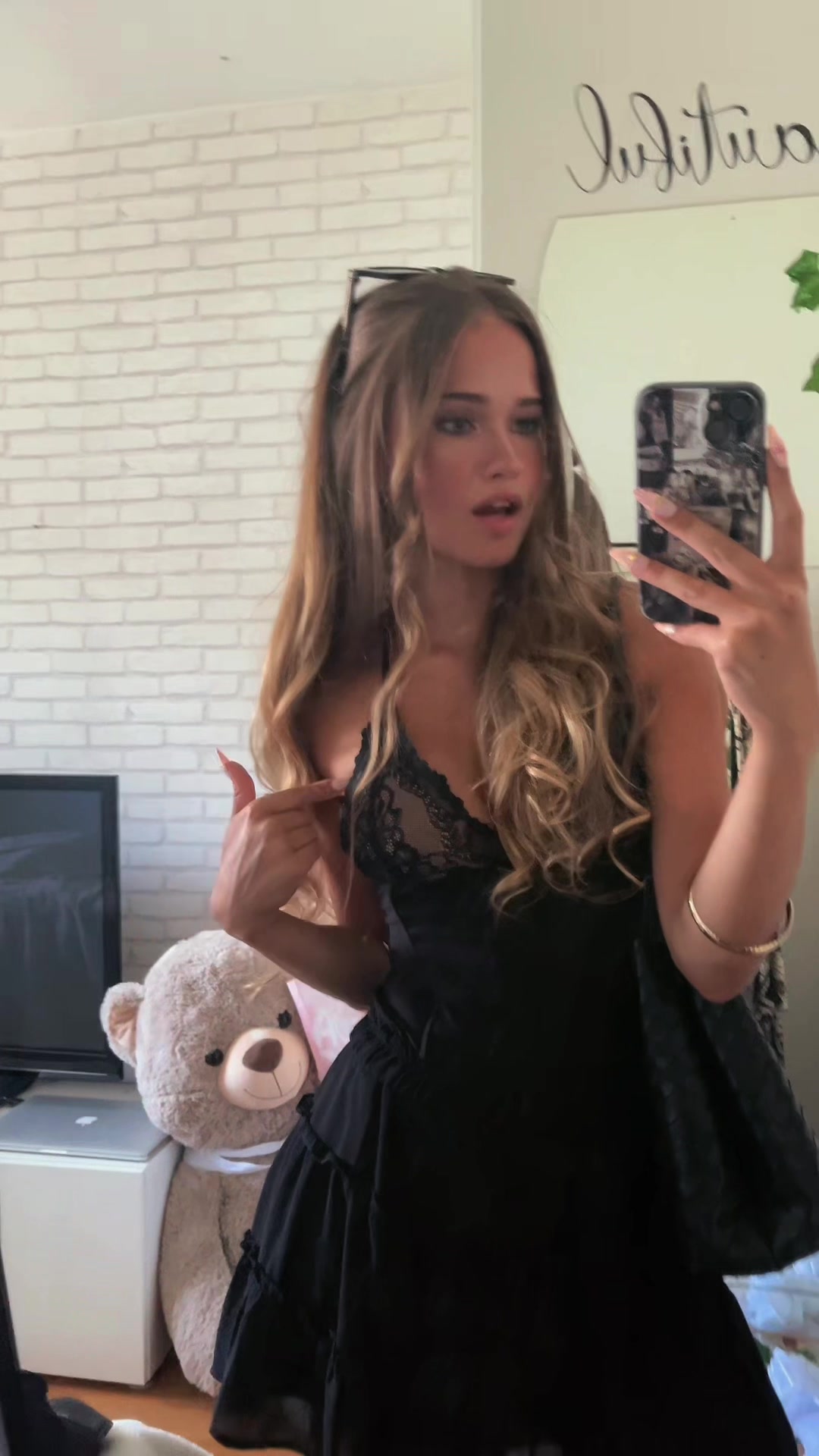 @nia