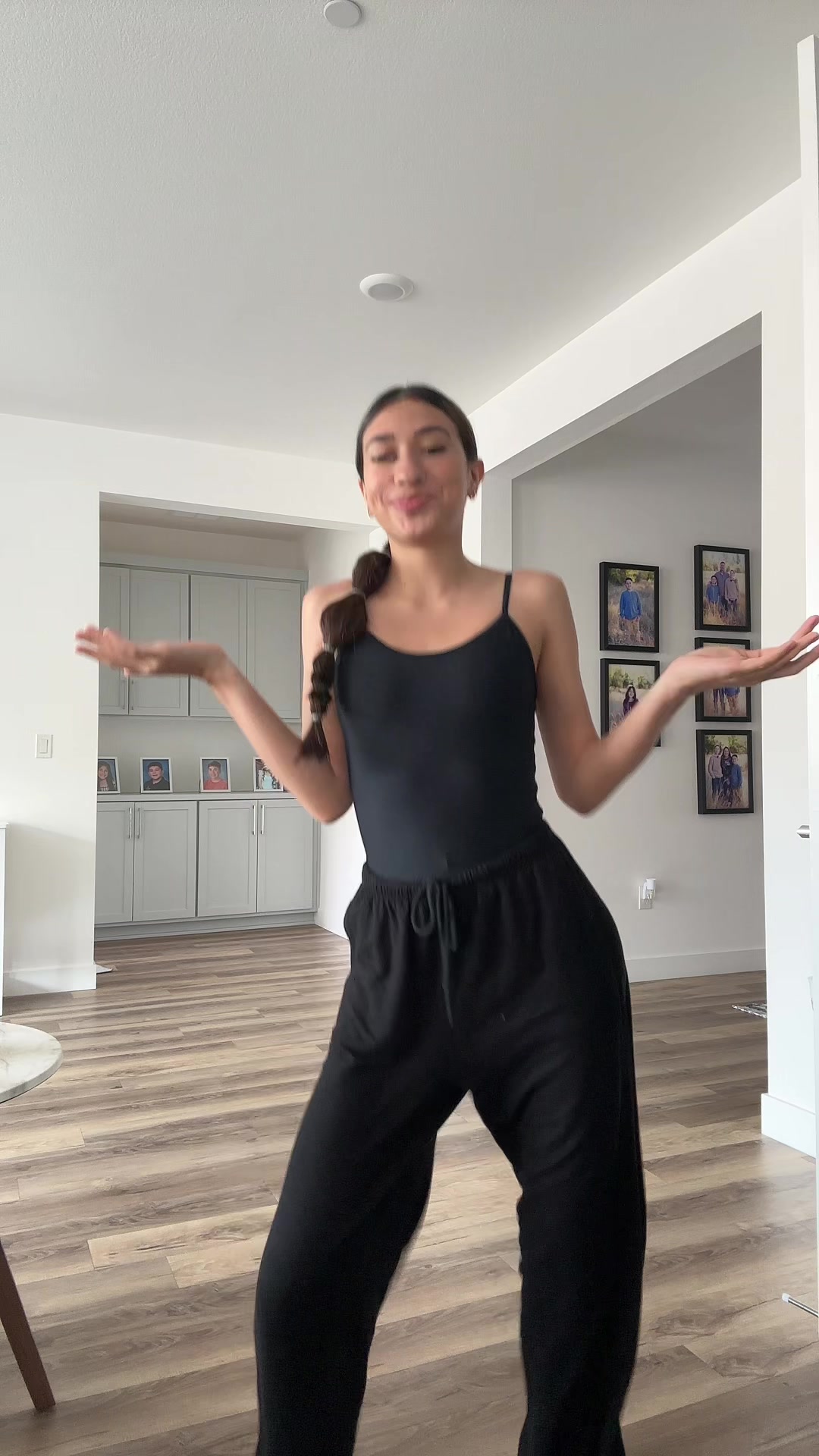 @bella