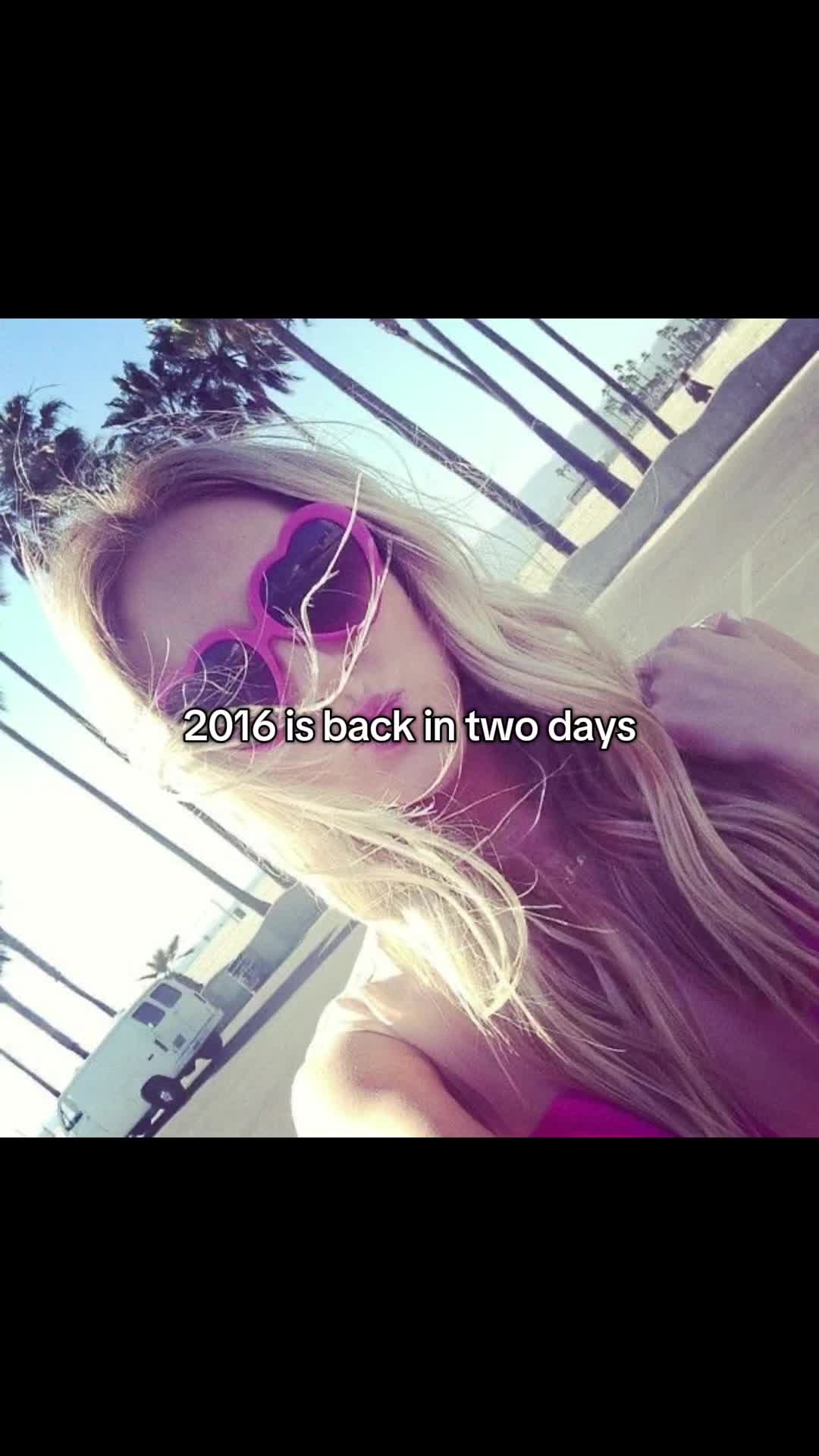 @𝐄