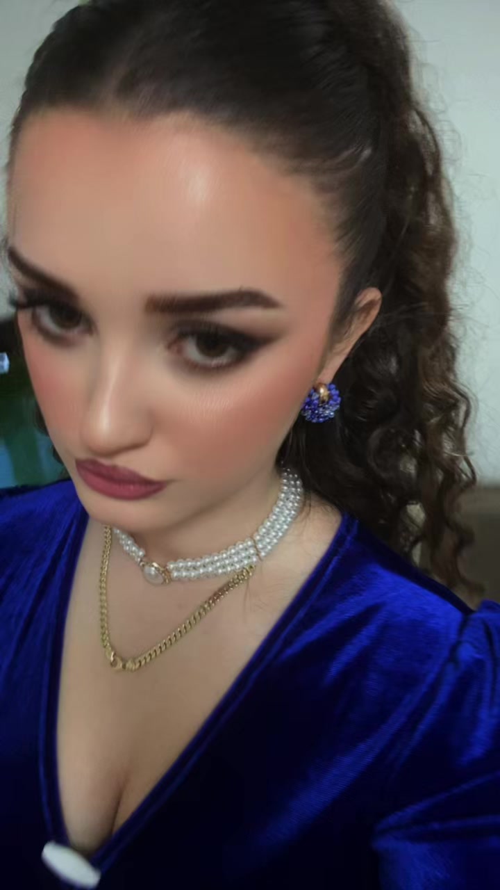 @Ana🥰