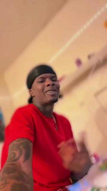 @DEE🖤🐐