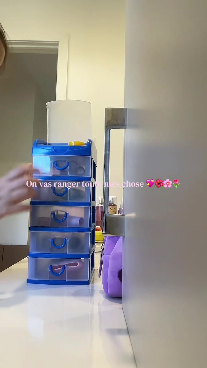 @Victoria 💜💜🐱