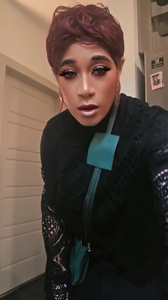 @Demi
