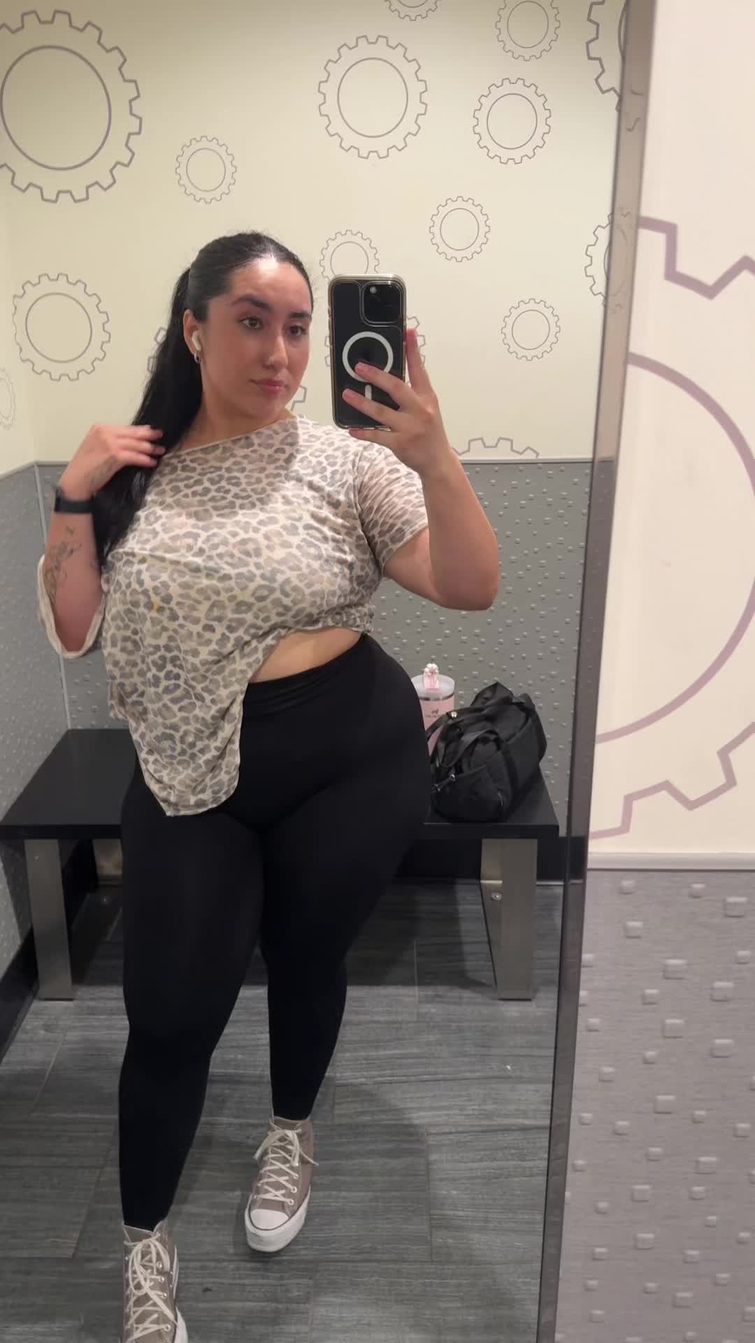 @kellyycota