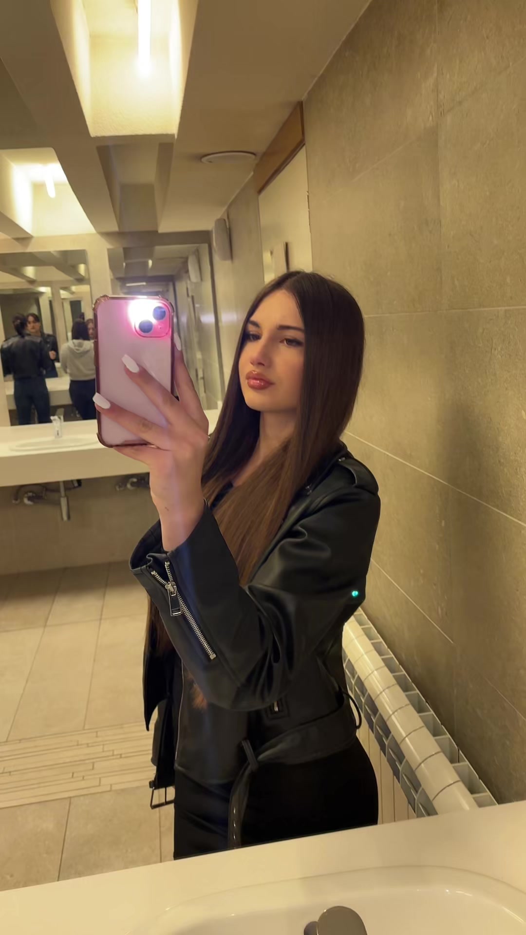 @isidora