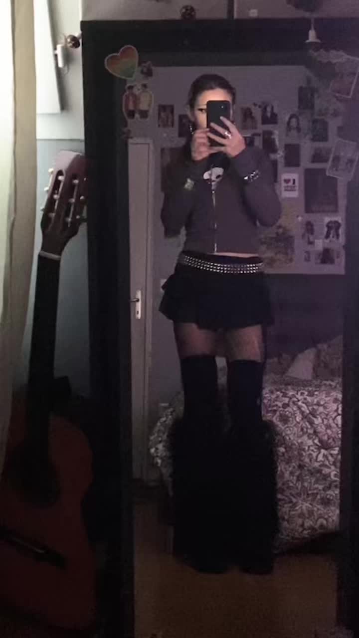 @𖣂