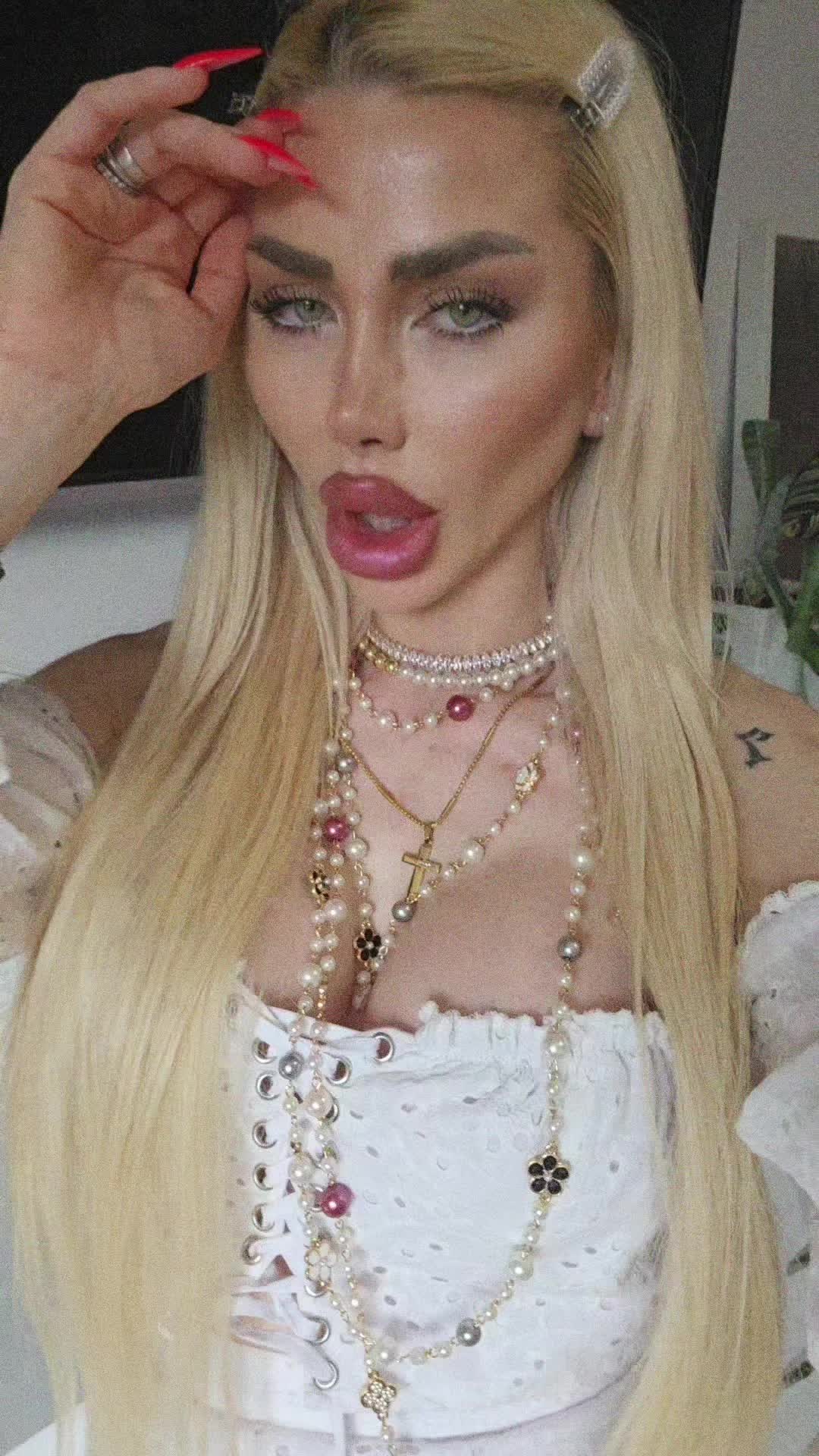@𝐌𝐄𝐃𝐈 𝐇𝐑𝐈𝐒𝐓𝐎𝐕𝐀