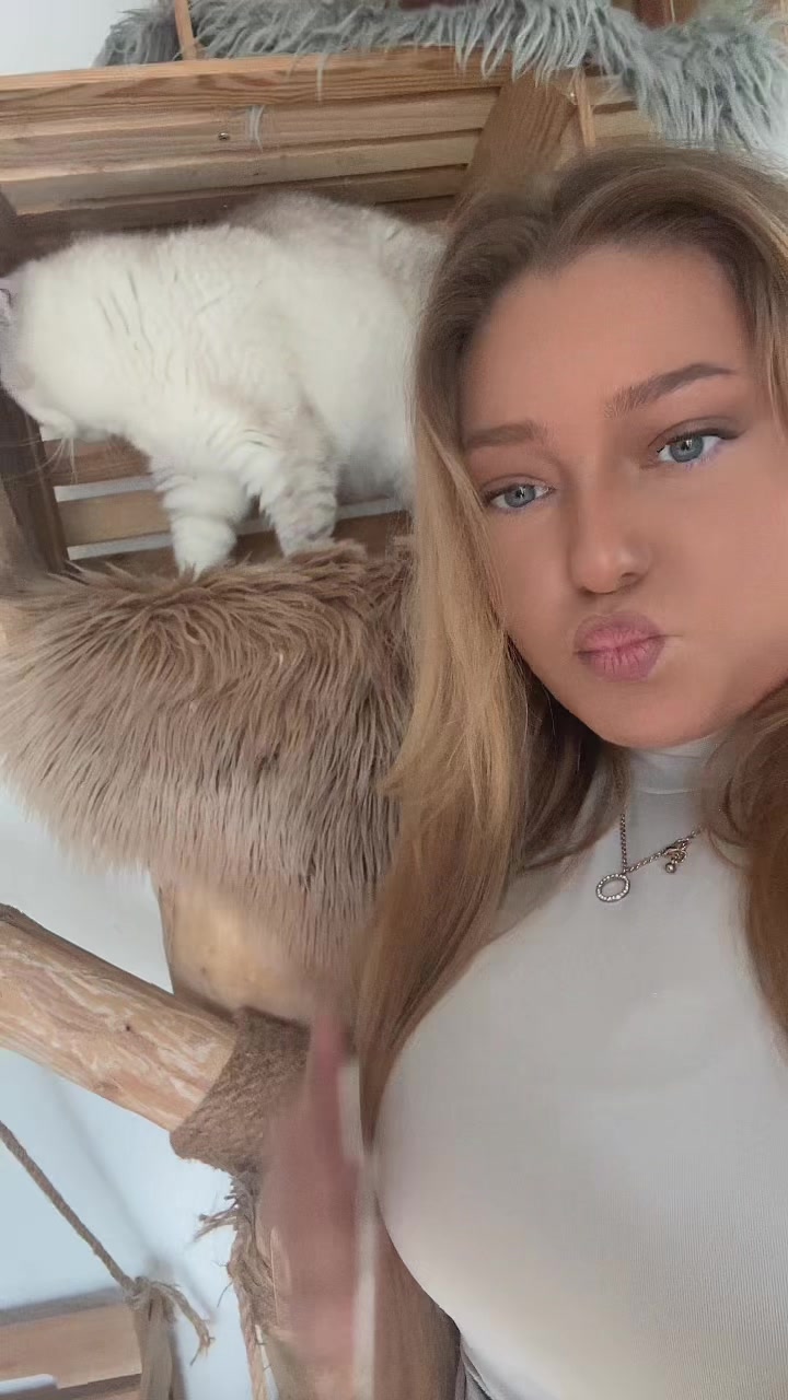 @𝔼𝕤𝕤𝕒