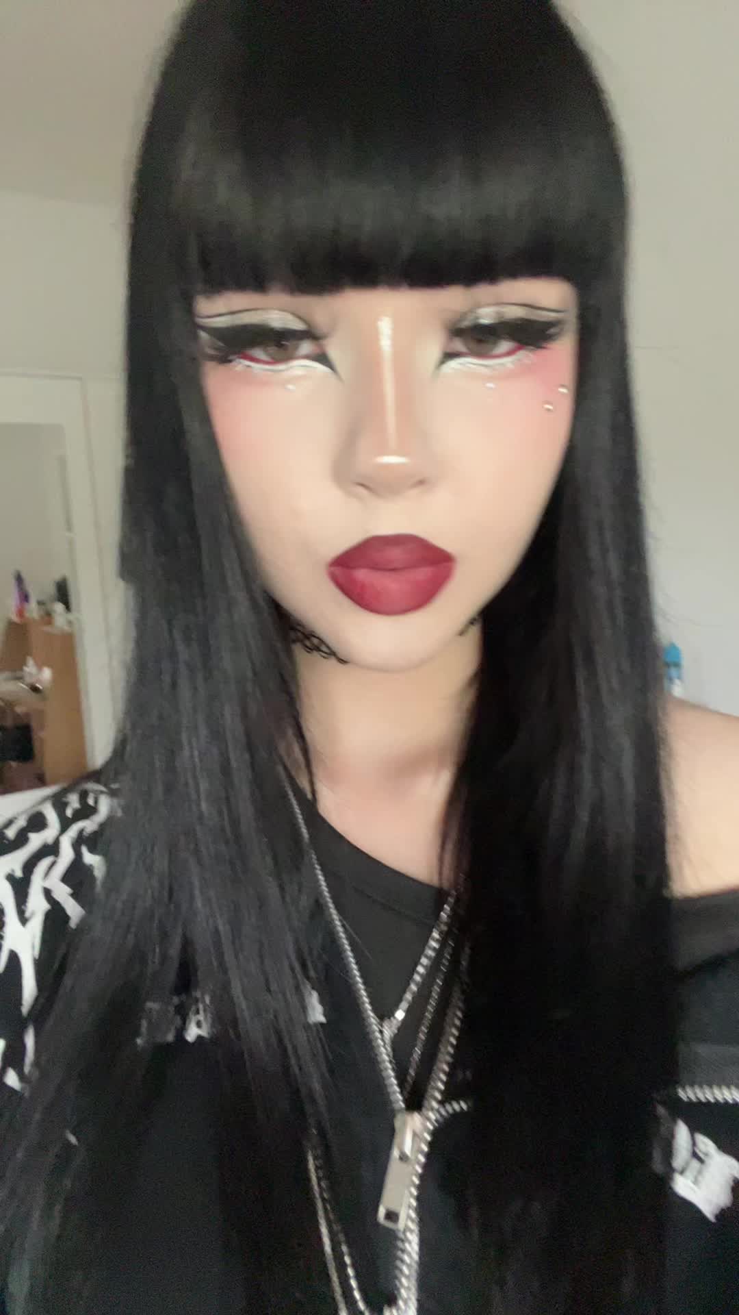 @Ava