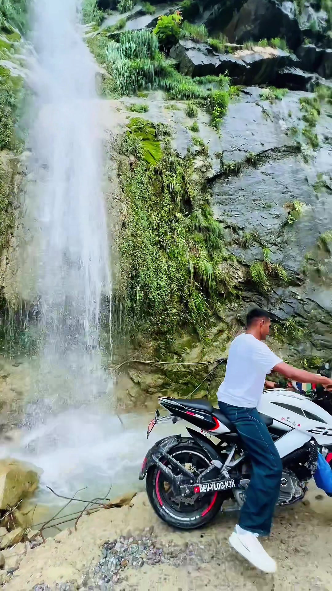 @देब नेपाली