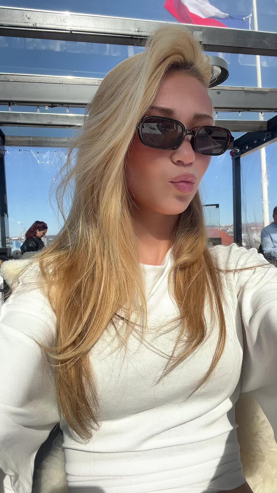 @Bella