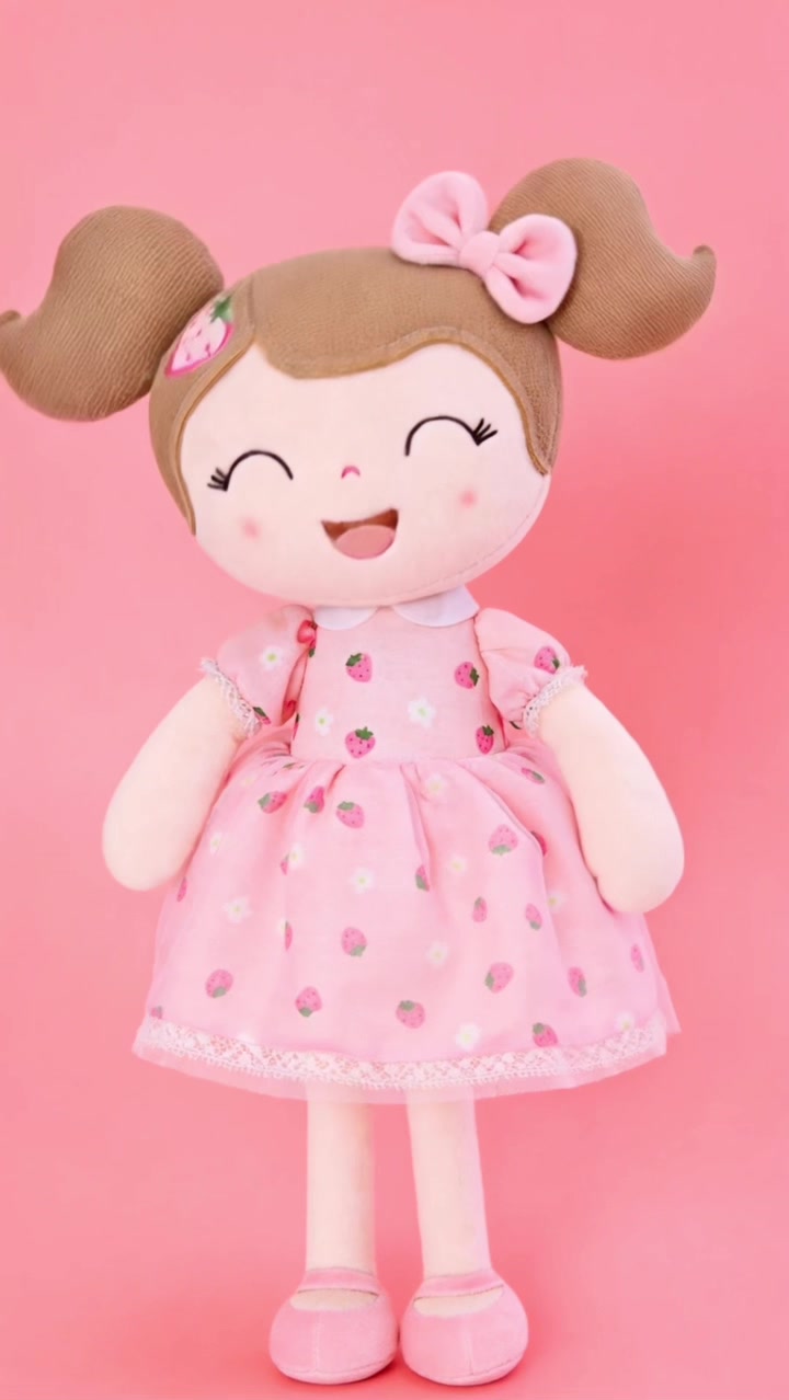 @gloveleya_strawberry_doll