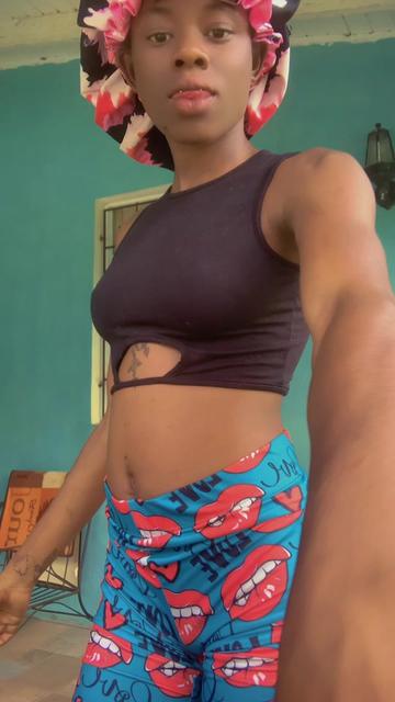 @ẞhøřt ẞlïmåźżź🧏🏾♀️😶
