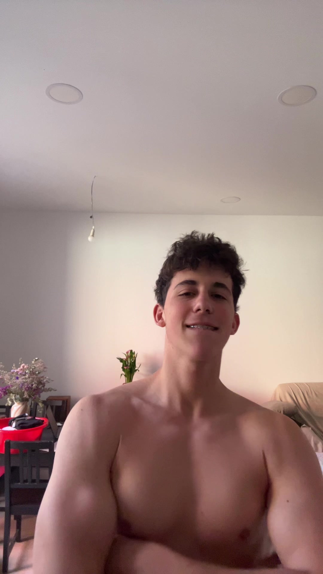 @🦦