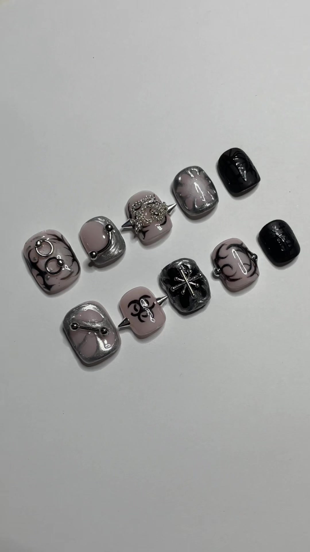 @archivewrlnailz
