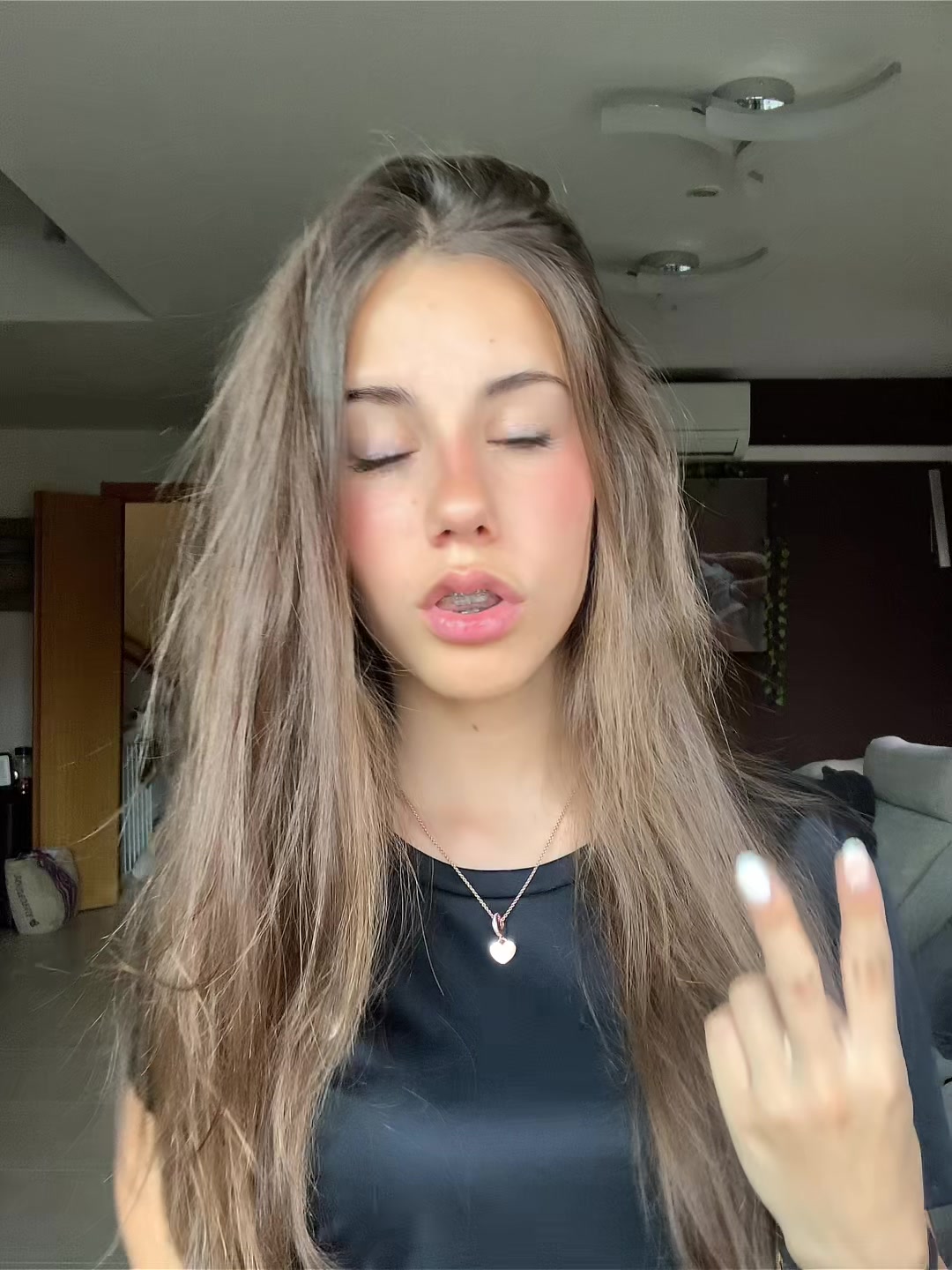 @𝐿𝑜𝓀𝒾 🌙