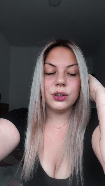 @Adrienn🥵😈