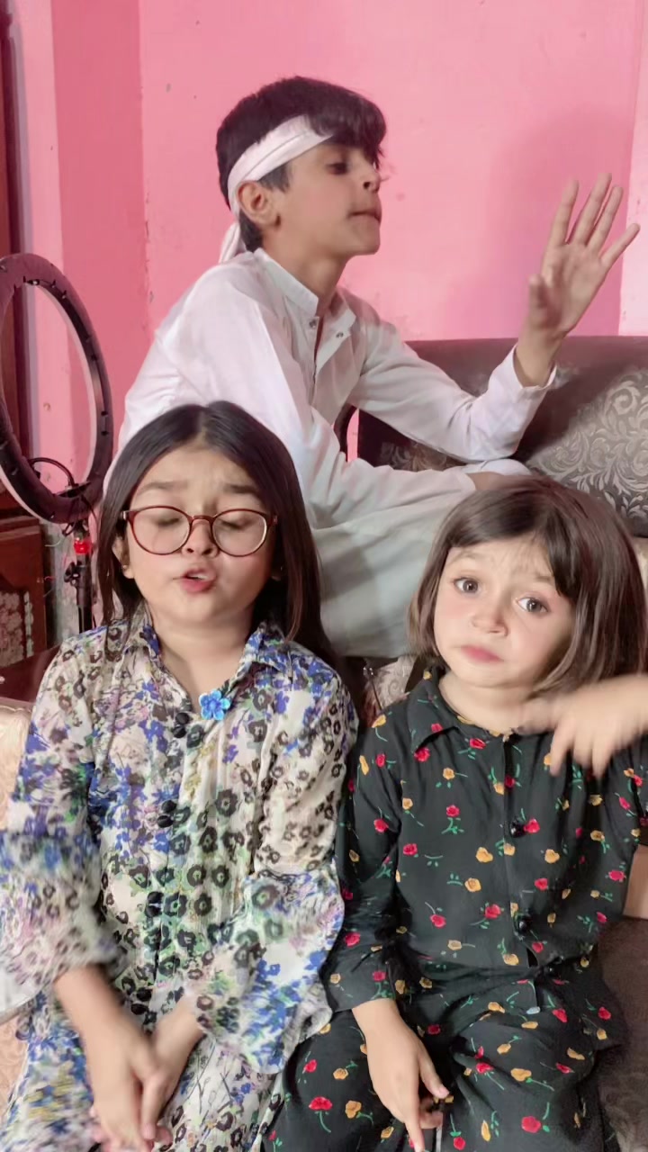 @Ayesha cutie🥰