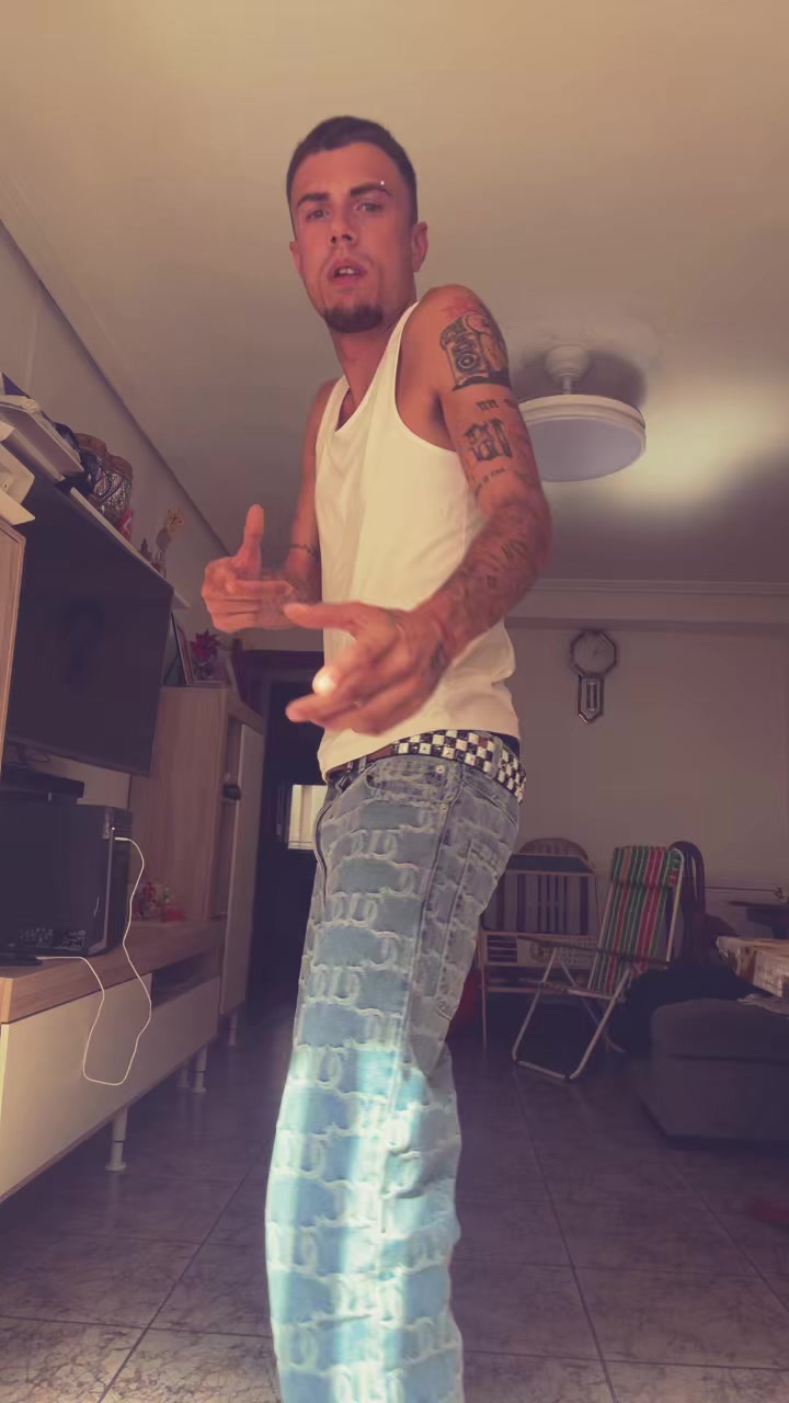 @By.aaron_