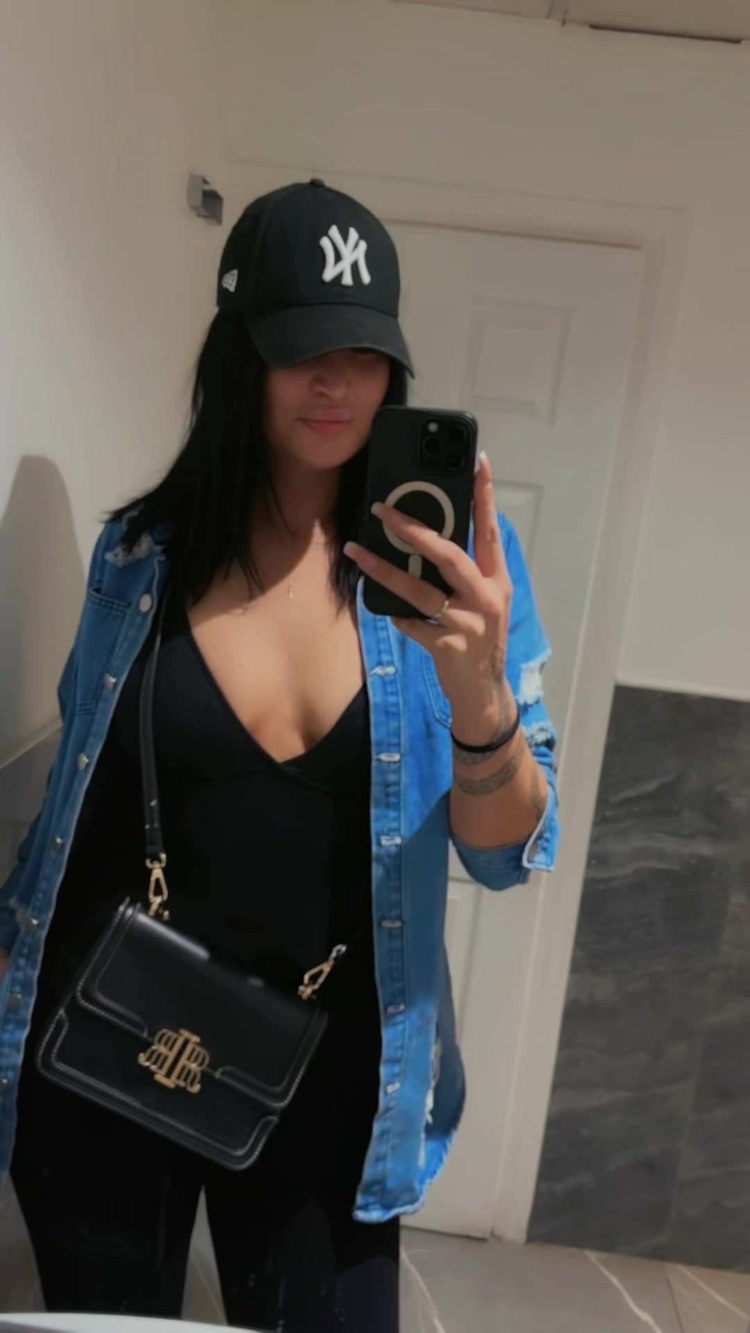 @Adriana Laura727
