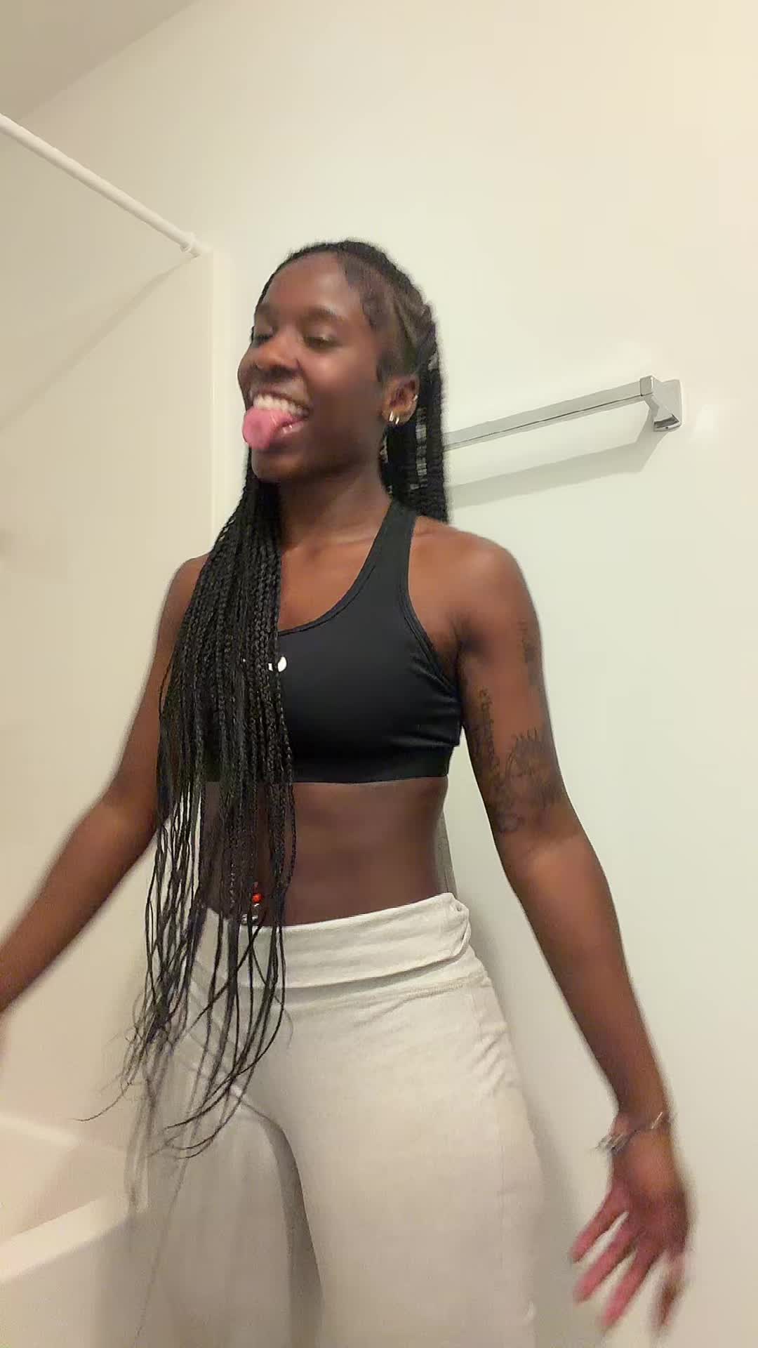 @theyadoreruthie
