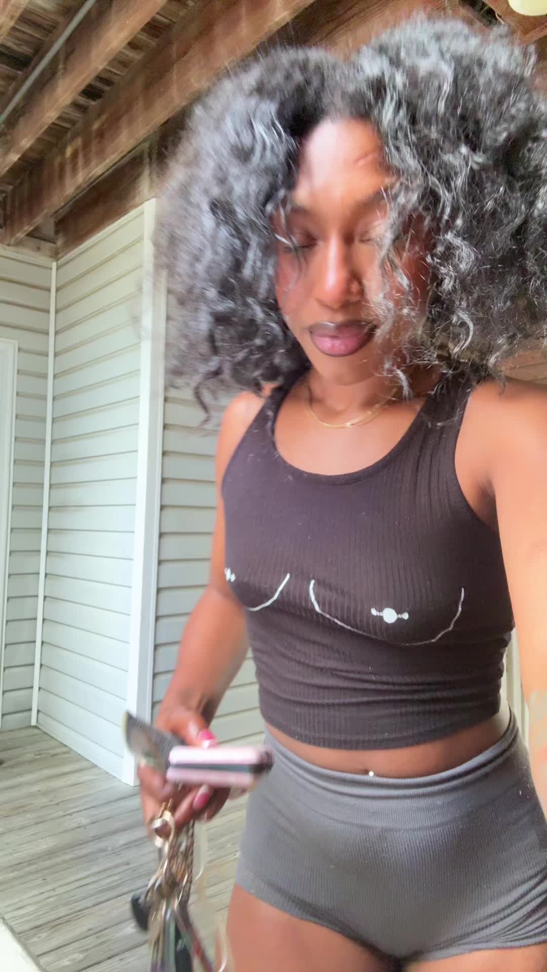 @PrettyWithaScar