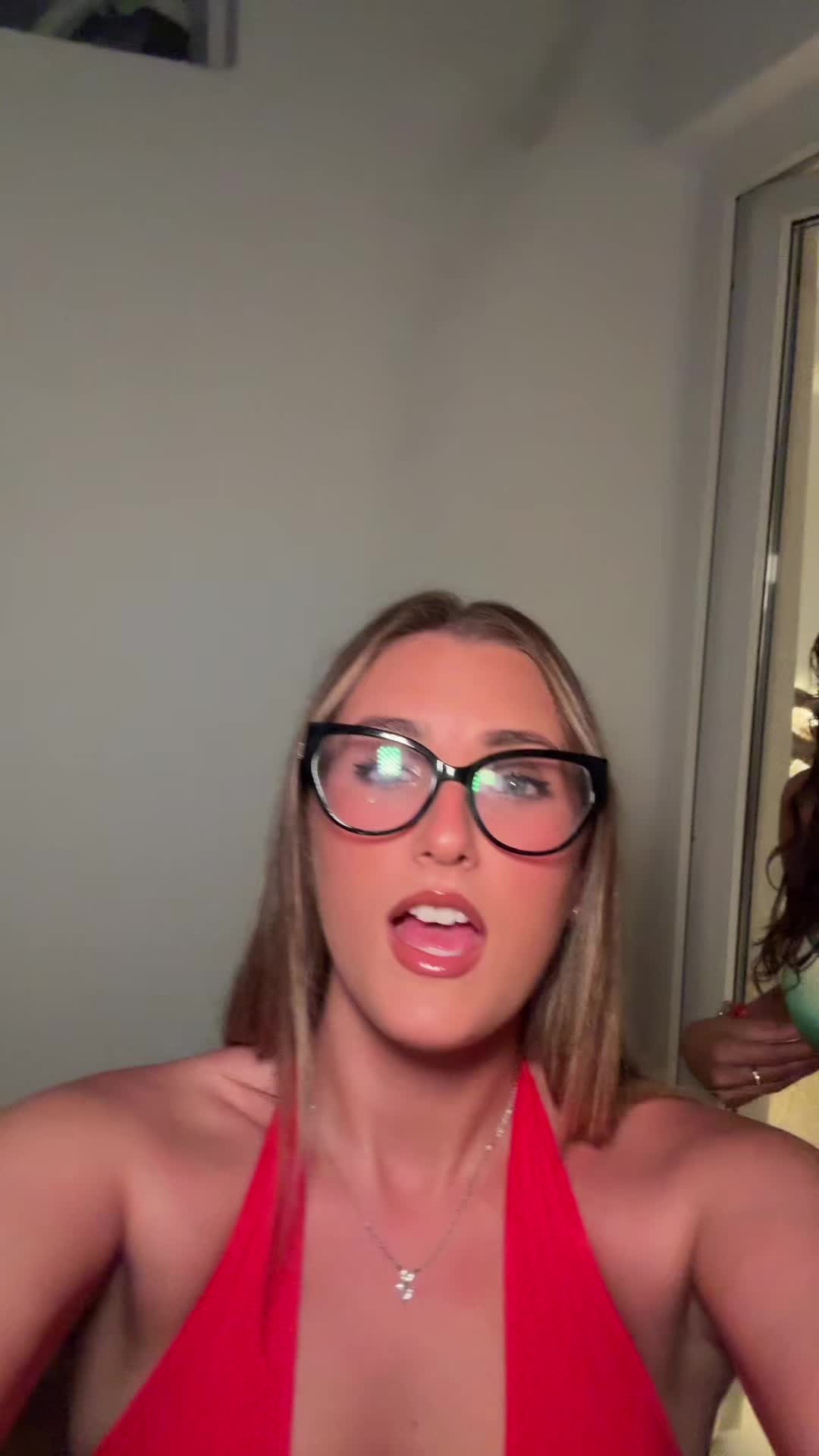 @Elisagarroo_