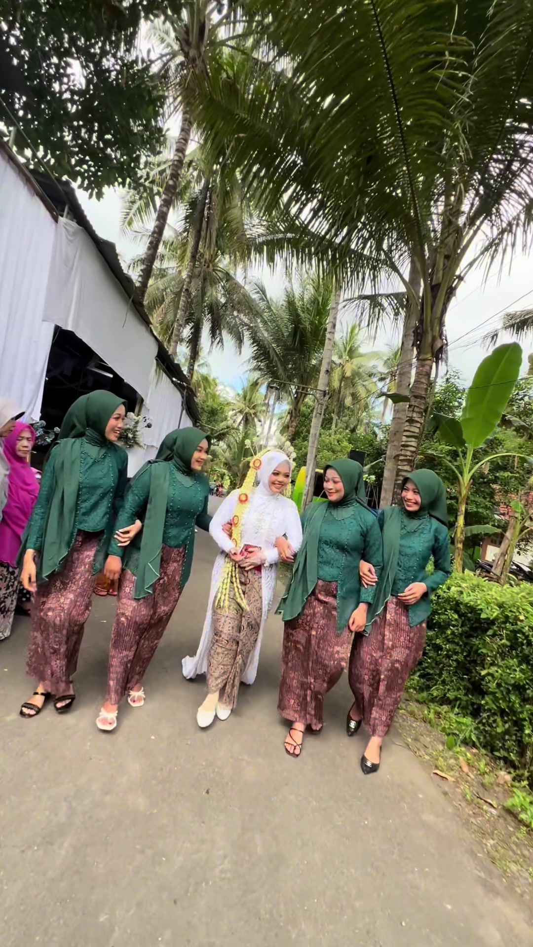 @Mbak Sari || Cucuk Lampah