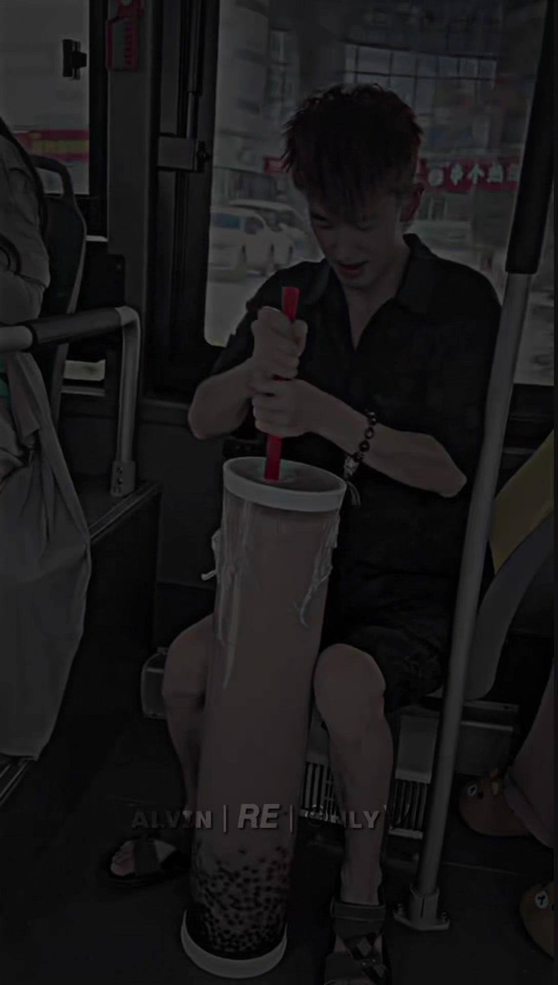 @ᴀʟᴠɪɴ | 𝙍𝙀 | ☺︎︎ɴʟʏ
