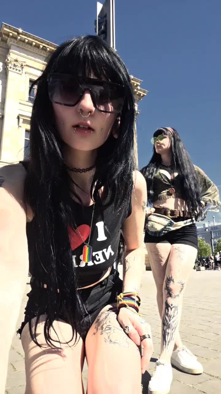 @Scene.twins
