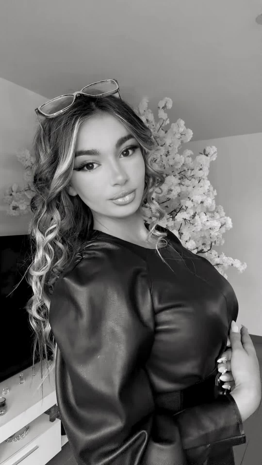 @Madame C&oelig;ur Noir. 🖤