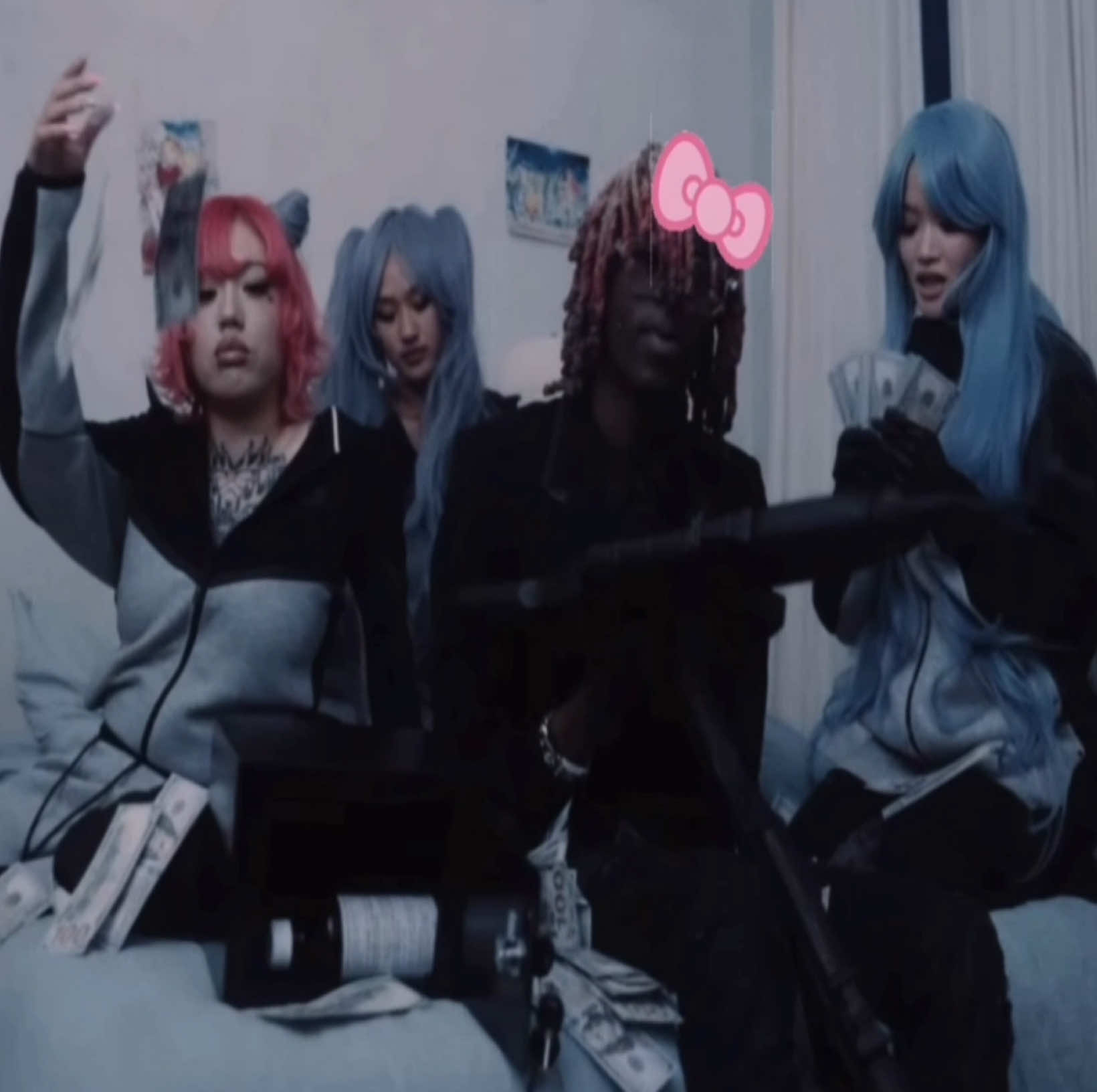 @⃟