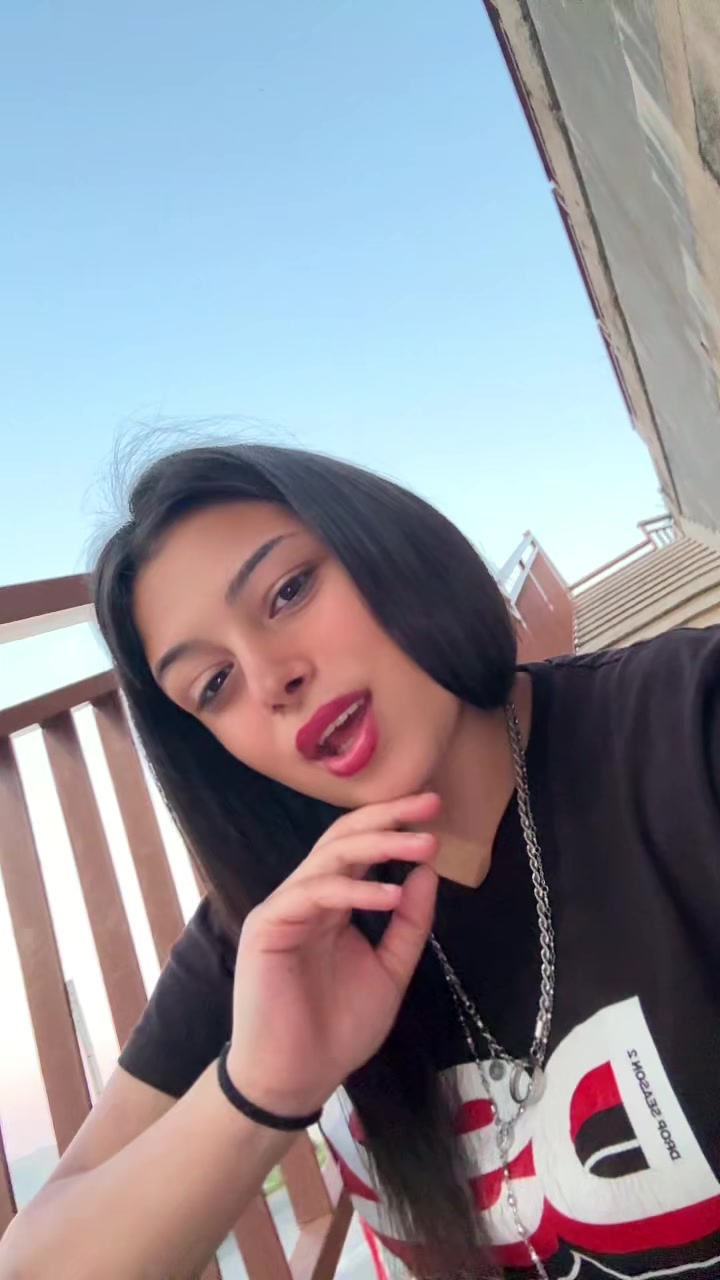 @👸🏽🖤🐍
