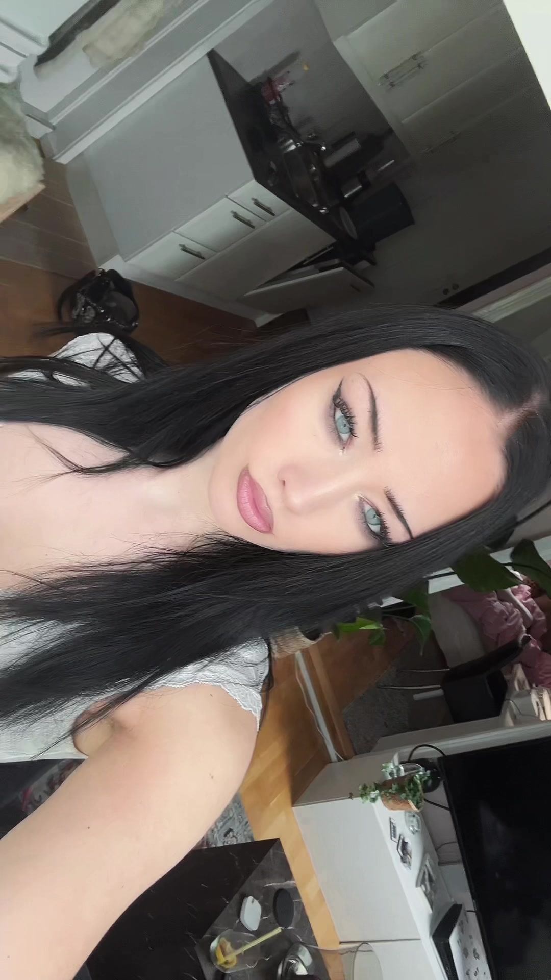 @🧛🏻&zwj;♀️