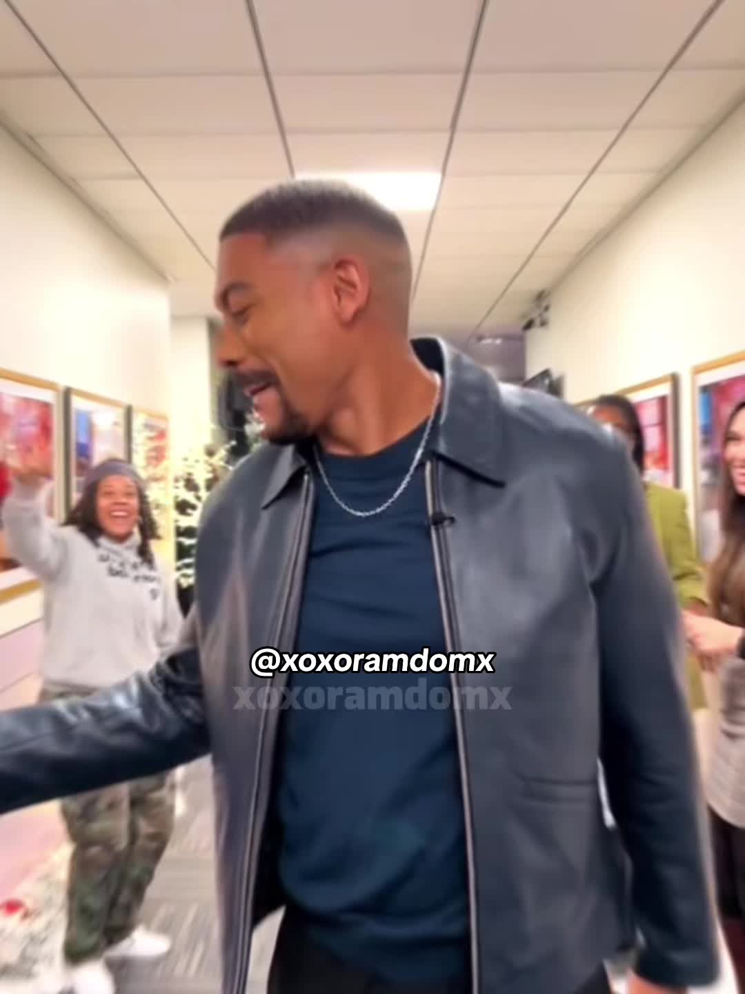 @🫰🏾