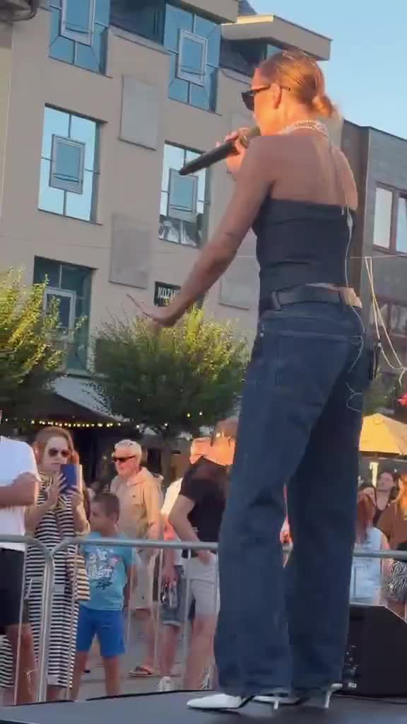 @emmadrobnaofficial