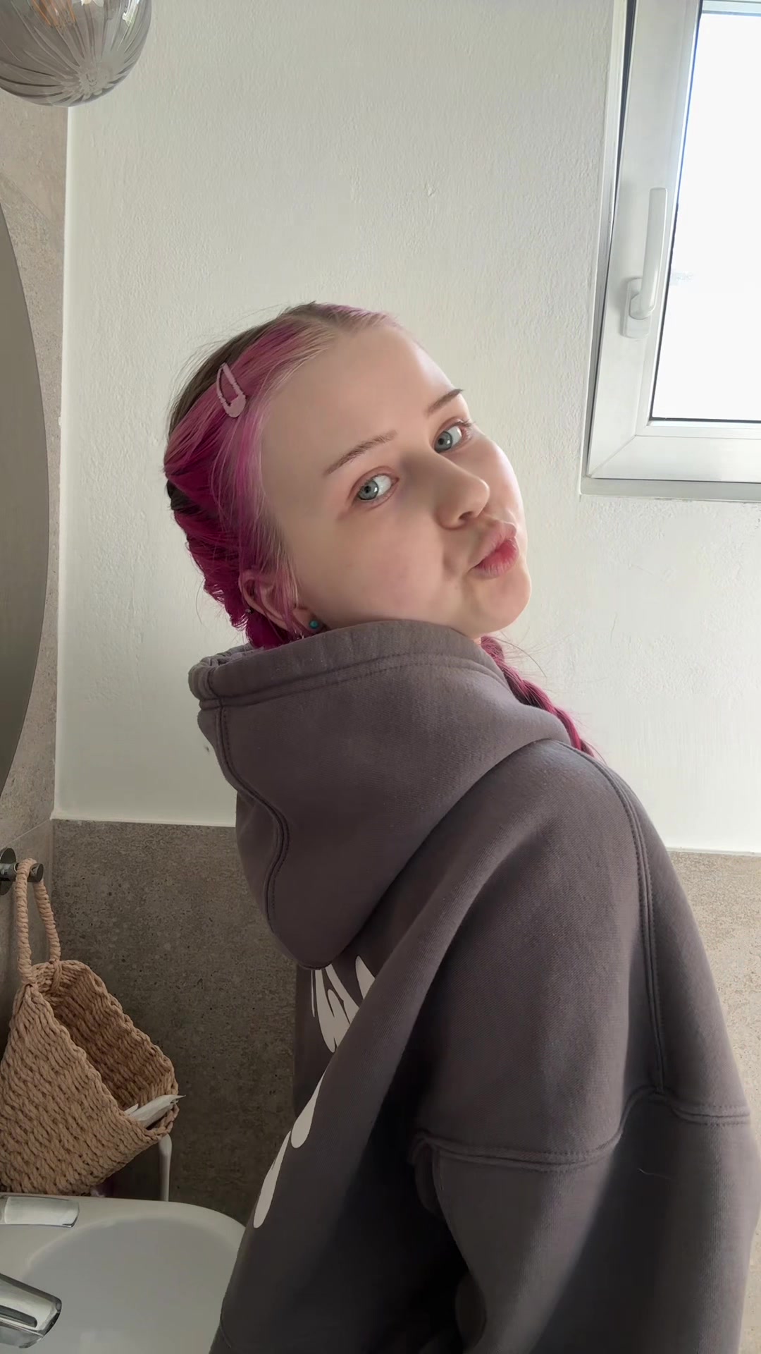 @𝓚🦄
