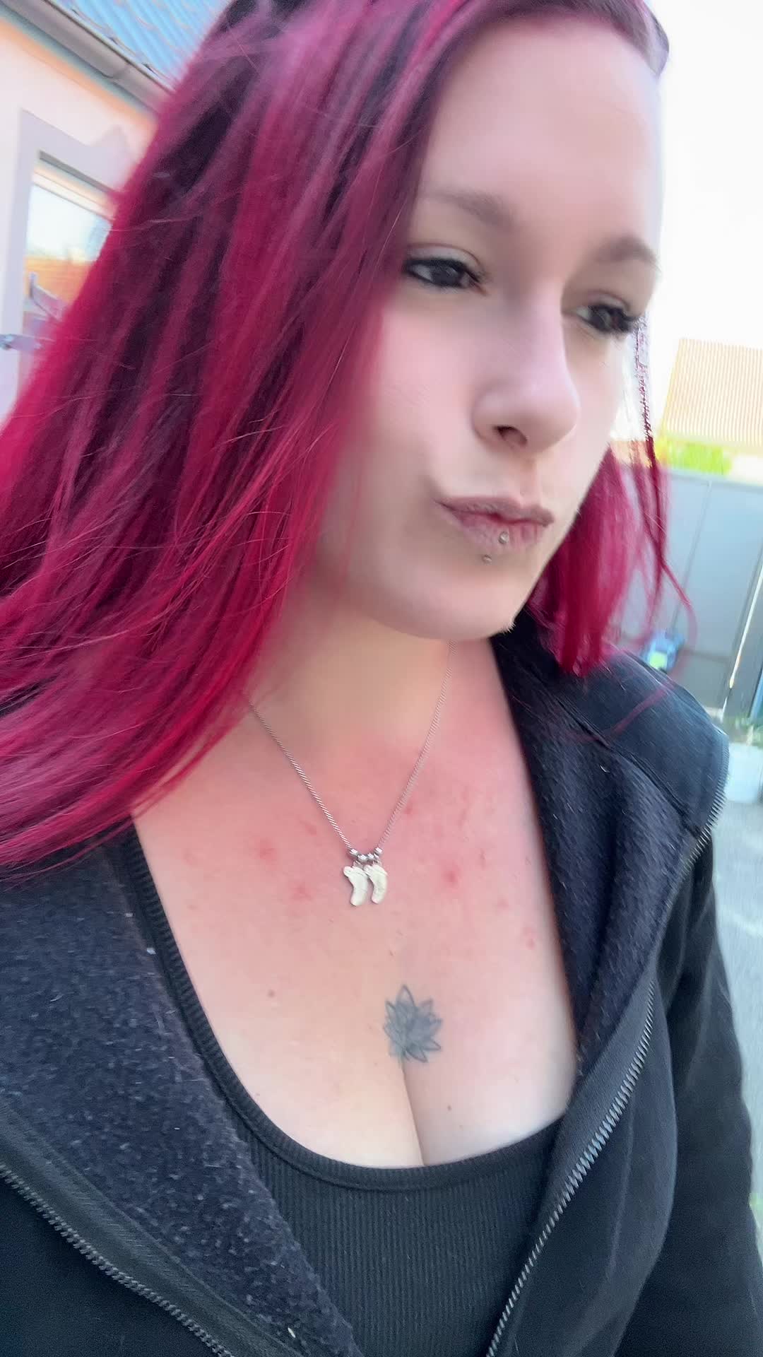 @Julia🦋🖤