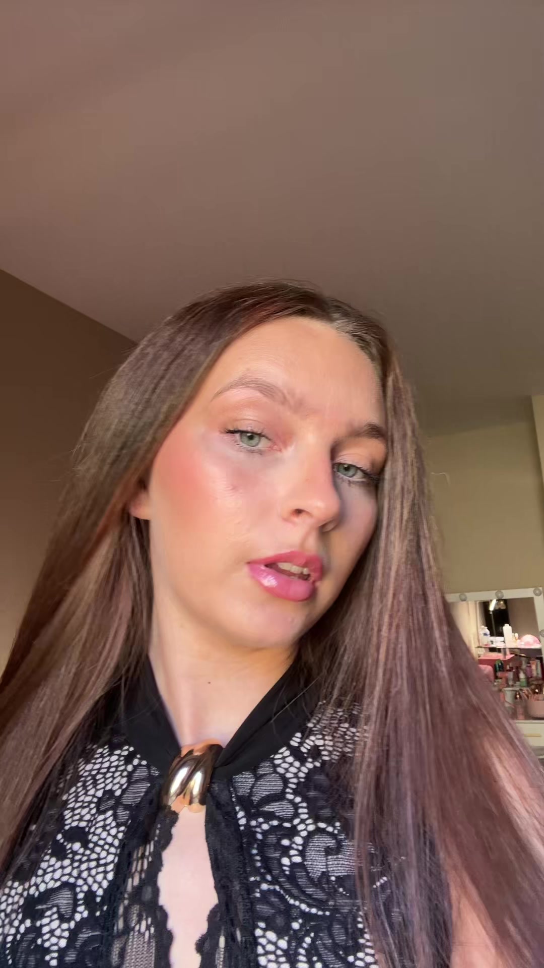 @chloeyates