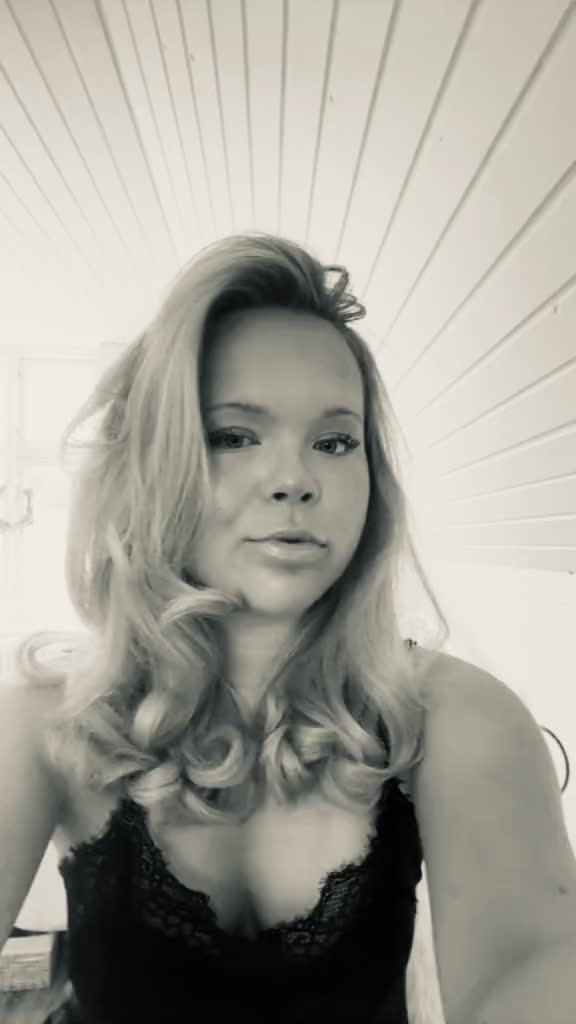 @Ella_steinstö🪽