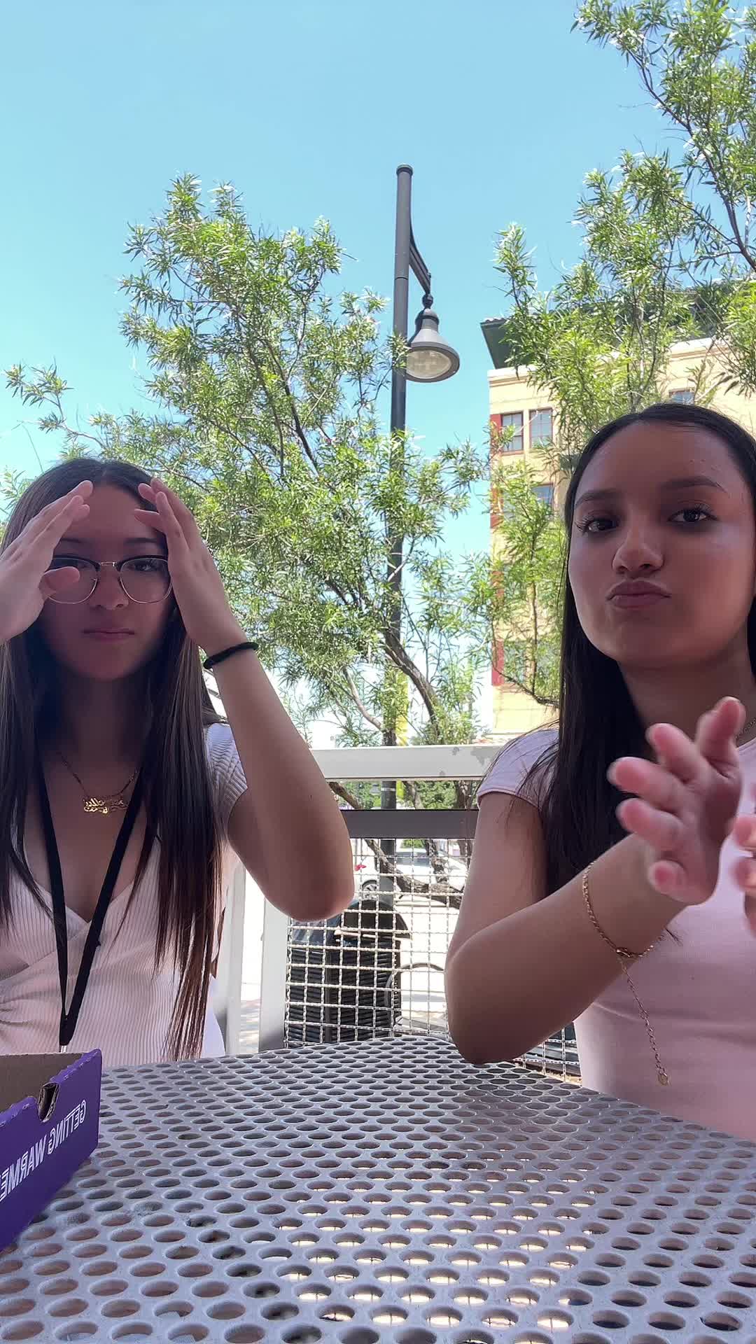 @𝓔