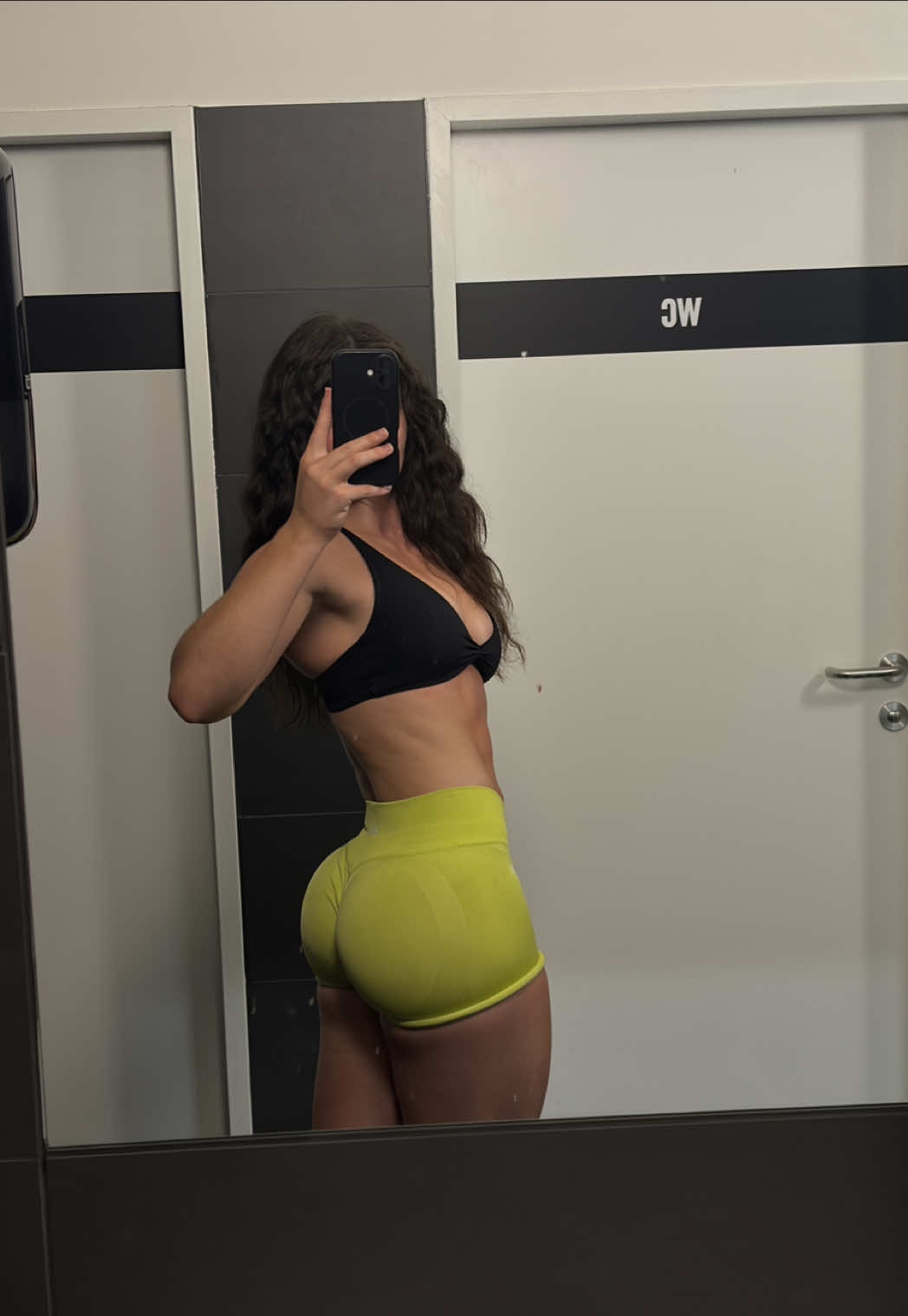 @_Stella_