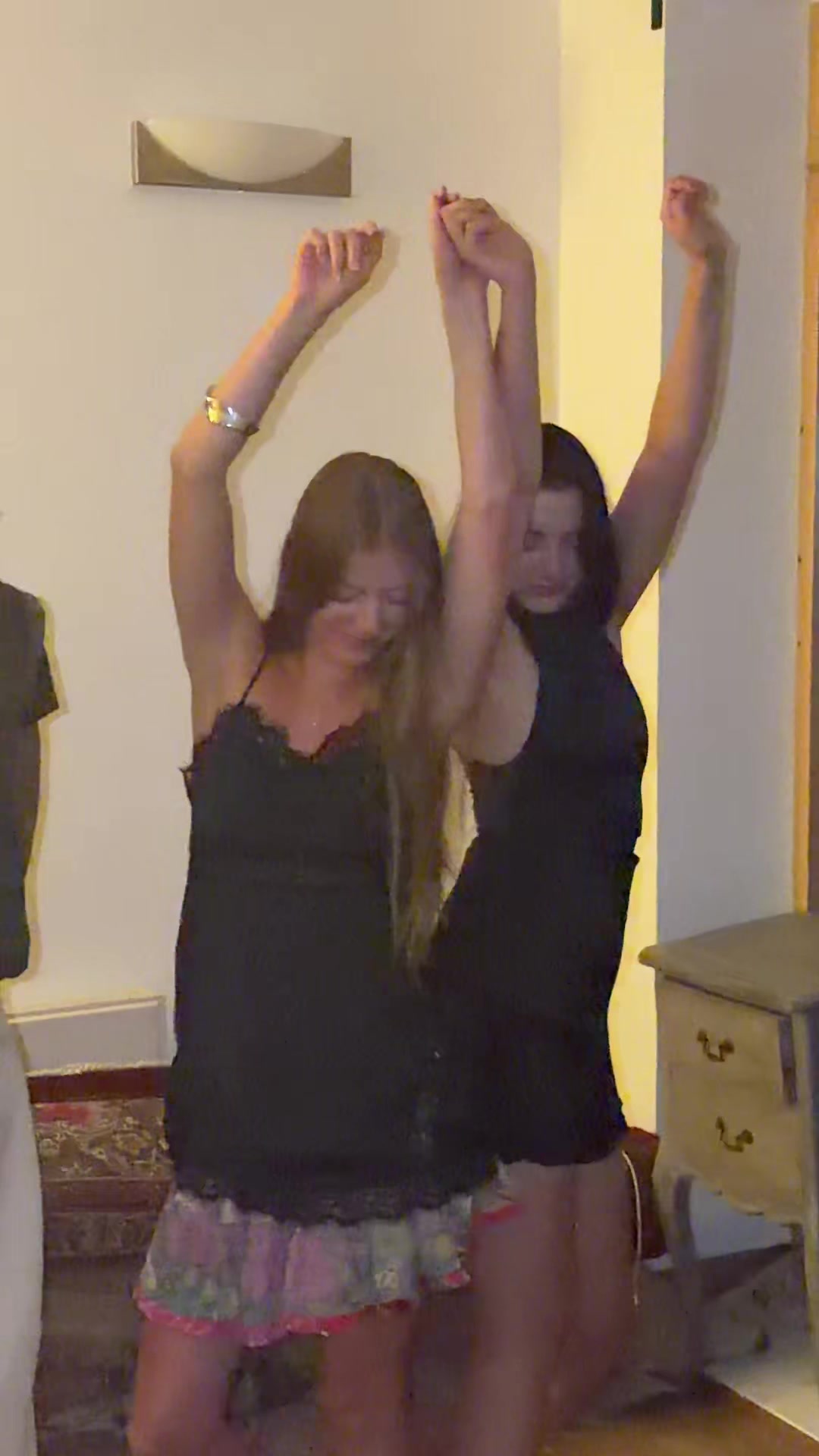 @harriibella