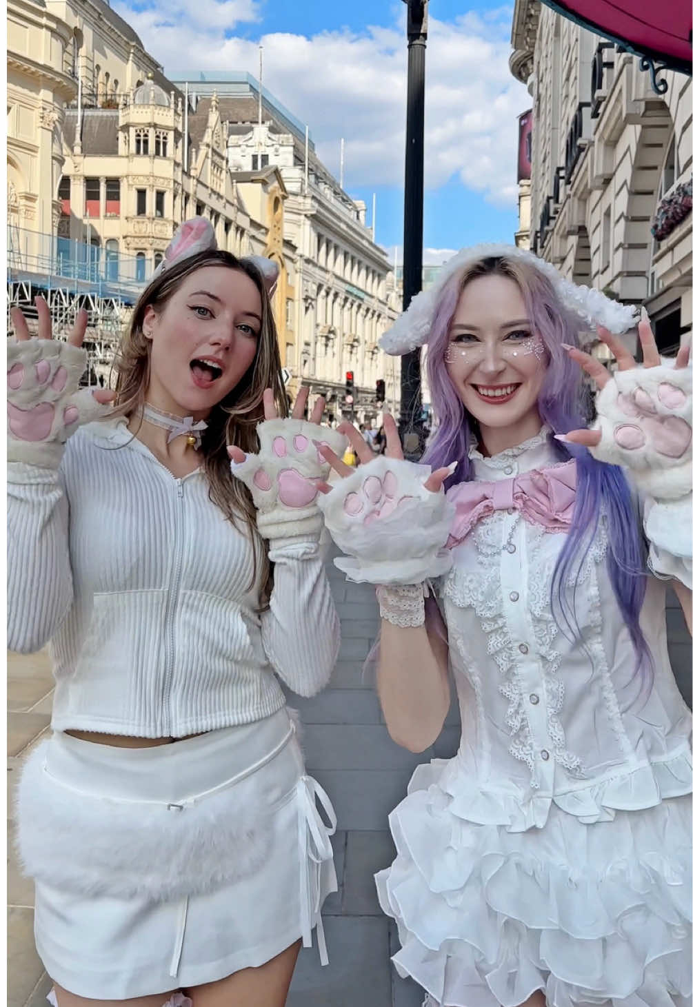 @hollythelovely