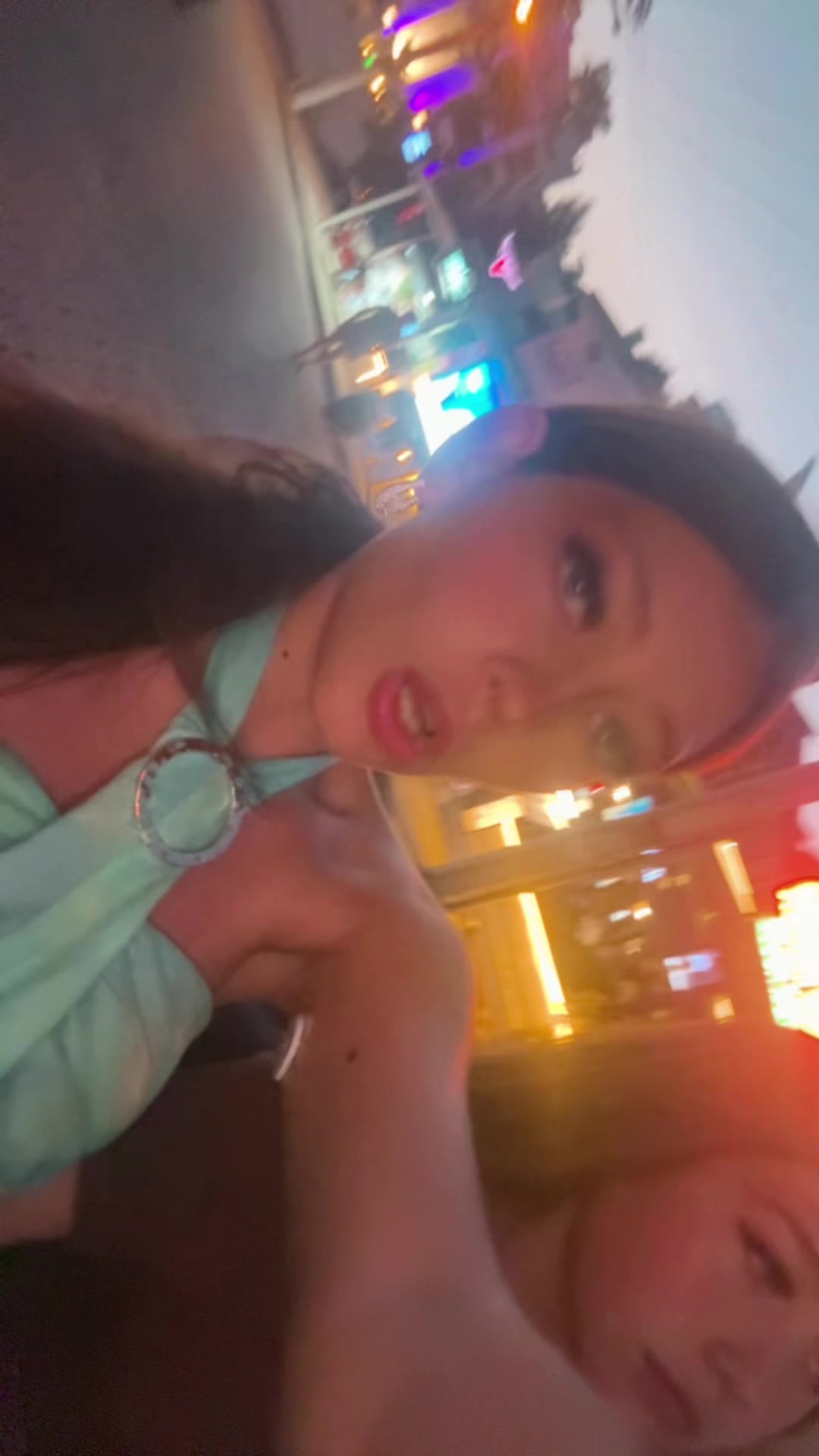 @Chloe.x